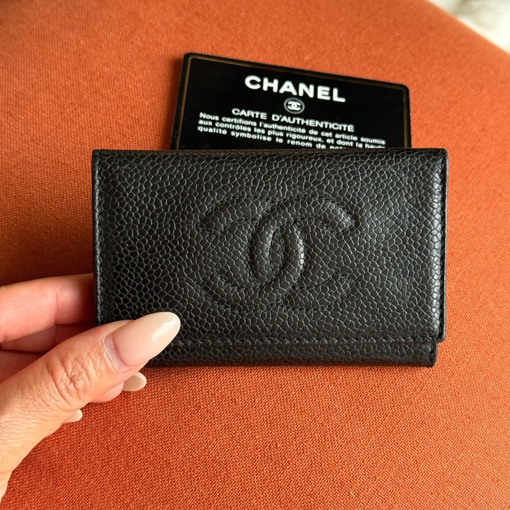 CHANEL 
Caviar Timeless CC 6 Key Holder Case Black